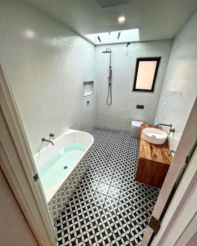 Freestanding Bath & Vanity — Creekside Plumbing & Gas