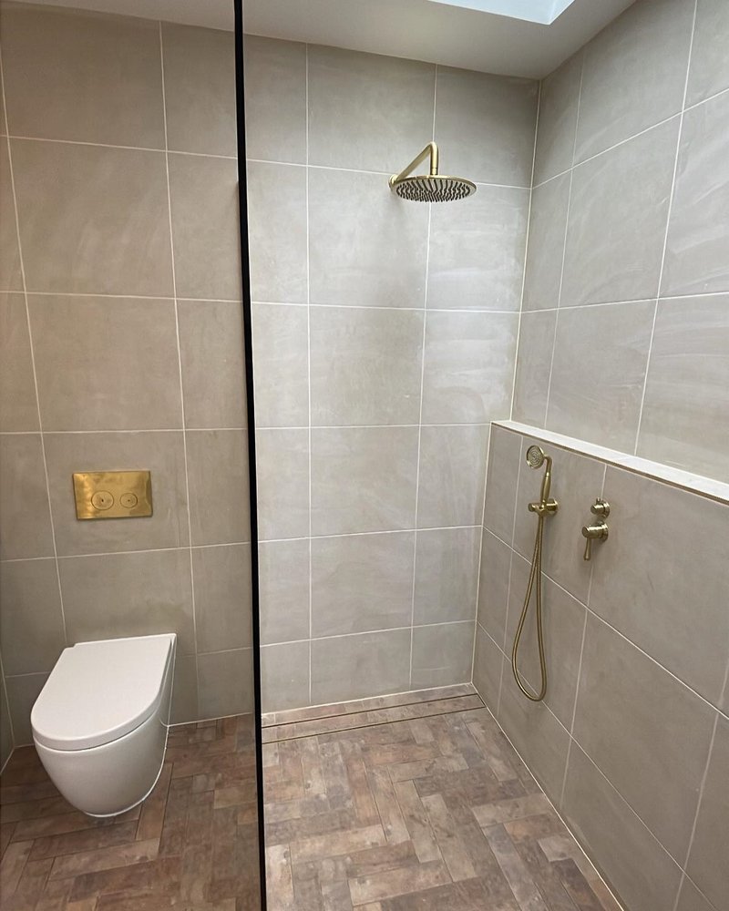 Walk-In Shower — Creekside Plumbing & Gas